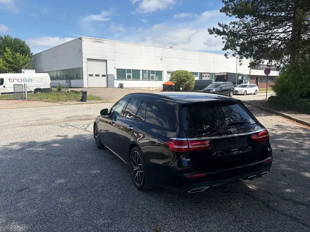 Gebraucht Mercedes E400 330 PS (242 kW) 2022 Schwarz Kombi