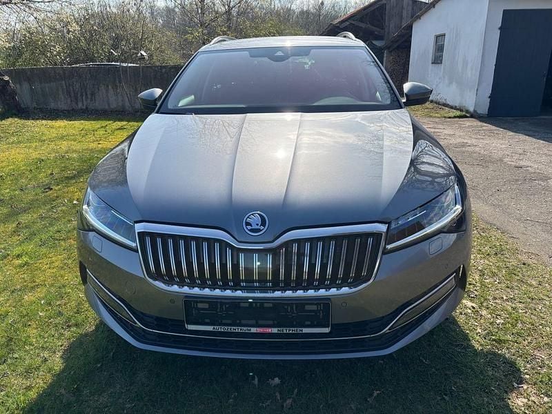 Gebraucht Skoda Superb Style 200 PS (147 kW) 2022 Grau Kombi