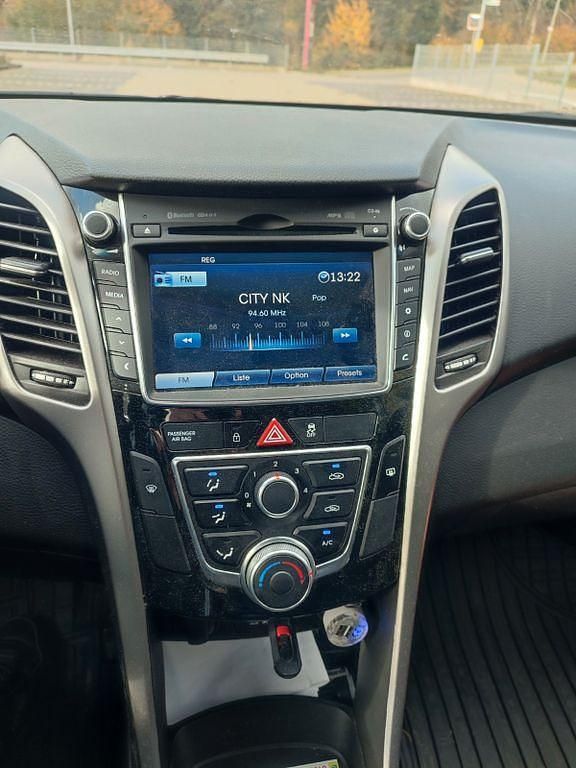 Gebraucht Hyundai i30 110 PS (80 kW) 2017 Schwarz Limousine