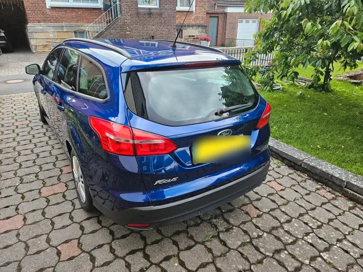 Gebraucht Ford Focus Titanium 120 PS (88 kW) 2015 Blau Kombi