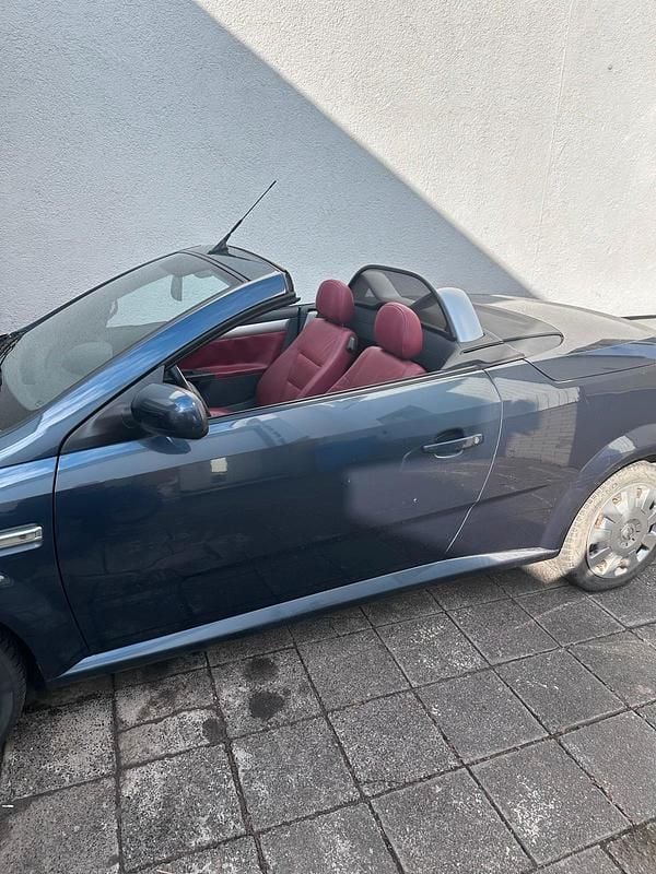 Grau Gebraucht 2007 Opel Tigra Cabrio | 2.000 € (Fairer Preis) - Bild 1/4