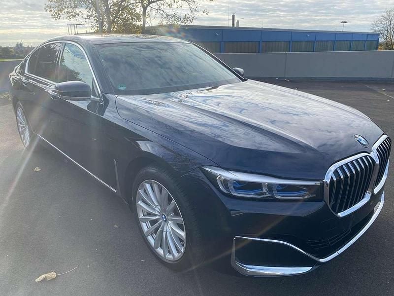 Imperialblau brillanteffekt Gebraucht 2019 BMW 745e Limousine | 36.999 € (Guter Preis) - Bild 1/4