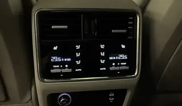 Gebraucht Porsche Cayenne Platinum Edition 462 PS (339 kW) 2022 Moonlightblue SUV