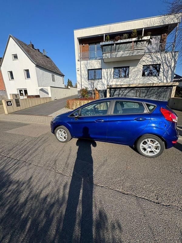 Gebraucht Ford Fiesta Titanium 82 PS (60 kW) 2016 Blau Kleinwagen