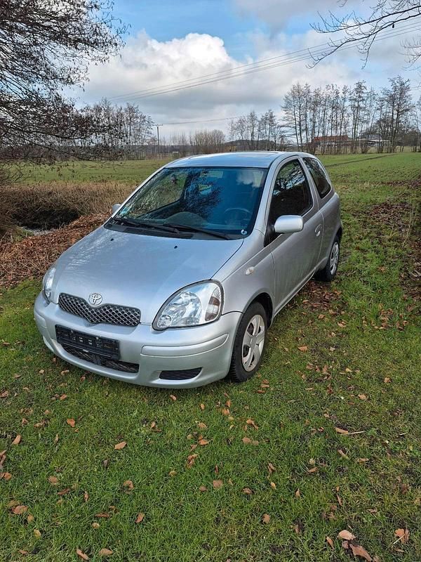 Gebraucht Toyota Yaris 68 PS (50 kW) 2004 Silber Kleinwagen