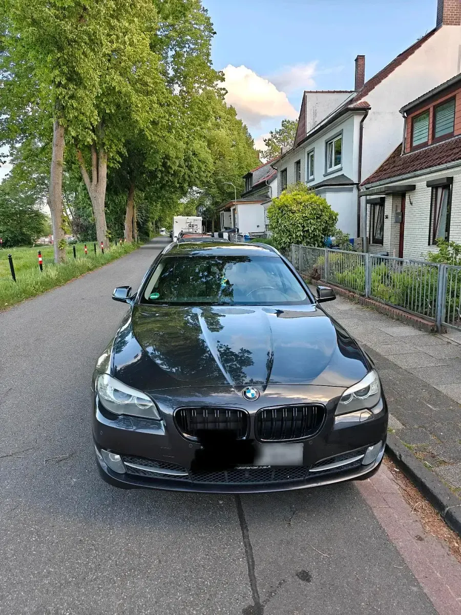 Gebraucht BMW 520 184 PS (135 kW) 2011 Schwarz Kombi