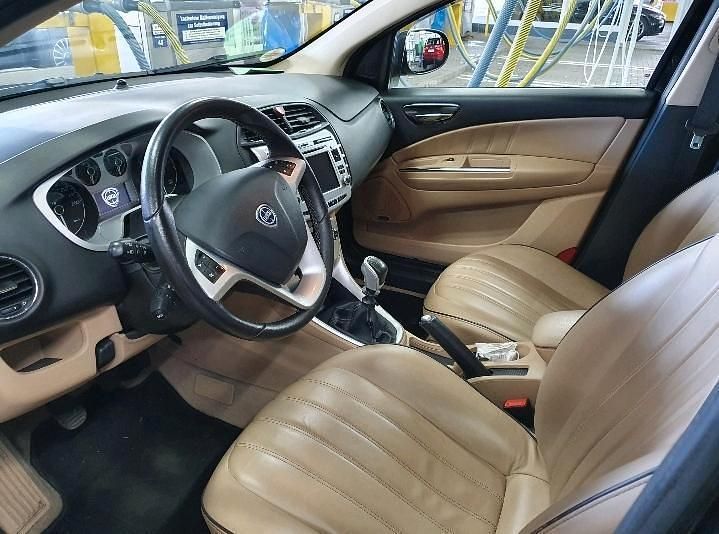 Gebraucht Lancia Delta 120 PS (88 kW) 2013 Schwarz Kleinwagen