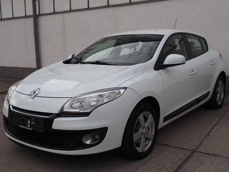 Gebraucht Renault Mégane Expression 116 PS (85 kW) 2012 Weiß Limousine