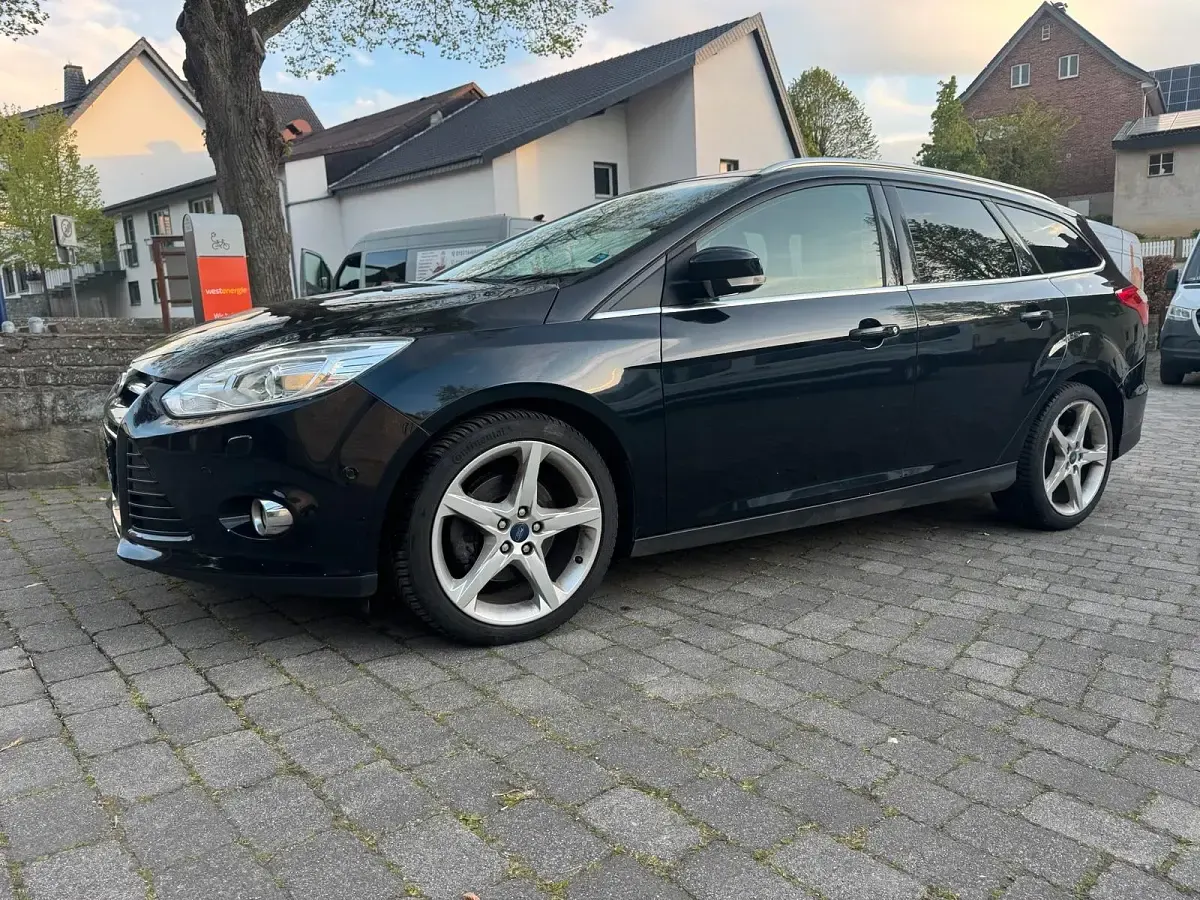 Usado Ford Focus 150 HP (110 kW) 2012 Preto Carrinha