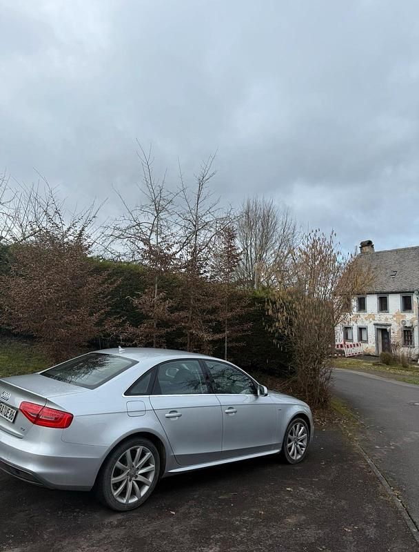 Gebraucht Audi A4 S-Line 150 PS (110 kW) 2014 Silber Limousine