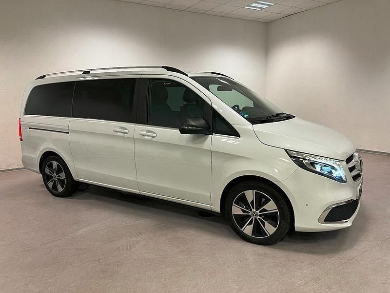 Weiß Gebraucht 2019 Mercedes V300 Avantgarde Van / Kleinbus | 45.900 € (Fairer Preis) - Bild 1/4