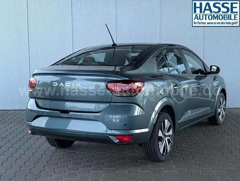 Używany Dacia Logan Expression 90 KM (66 kW) 2024 Zielony Sedan/Limuzyna
