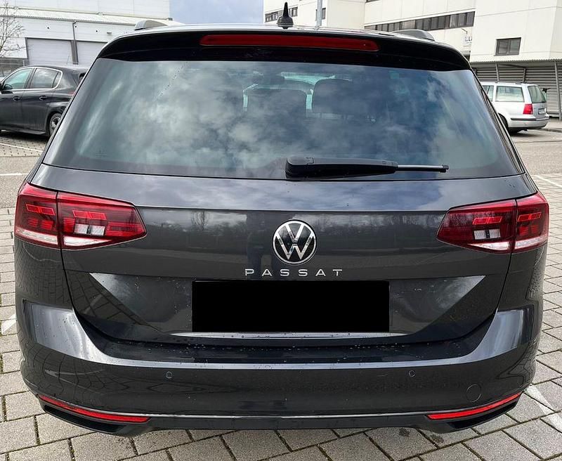 Gebraucht VW Passat 150 PS (110 kW) 2021 Grau Kombi