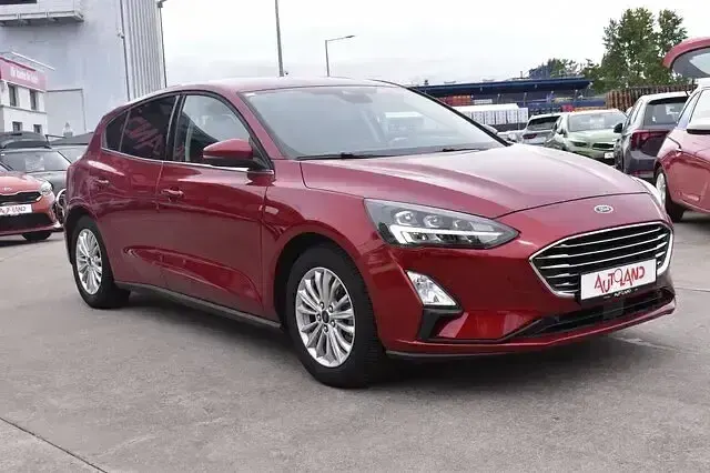 Gebraucht Ford Focus Titanium 125 PS (91 kW) 2020 Rot Limousine