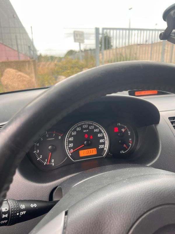 Weiß Gebraucht 2009 Suzuki Swift Kleinwagen | 3.500 € - Bild 1/4