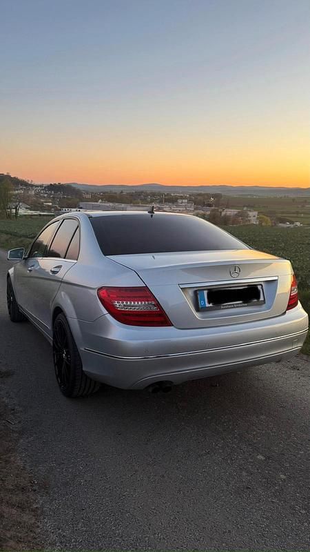 Gebraucht Mercedes C180 156 PS (114 kW) 2013 Silber Limousine