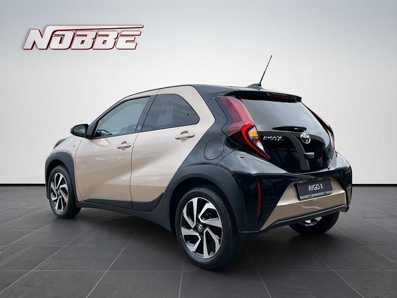 Neu Toyota Aygo X 72 PS (52 kW) 2025 Ginger beige metallic/dach mys SUV