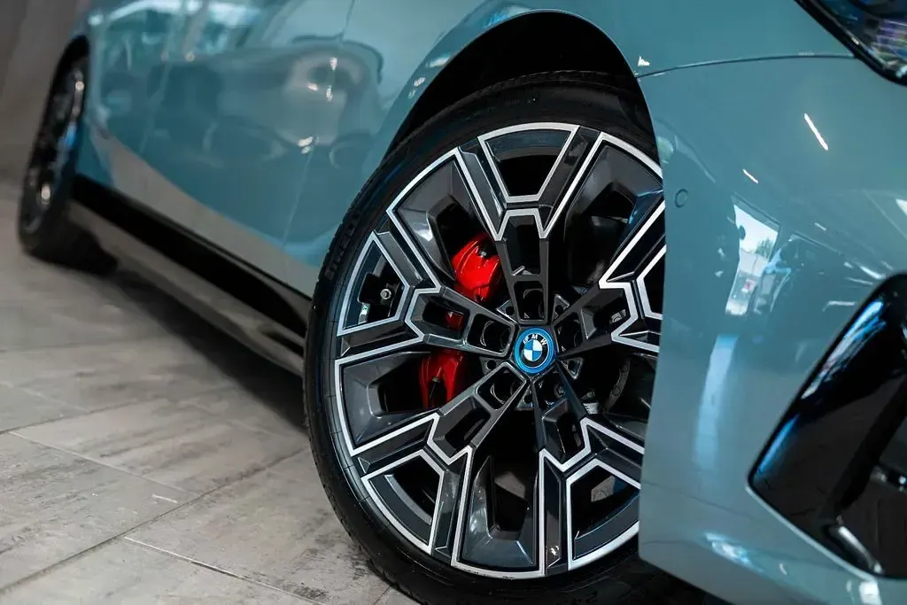 Gebraucht BMW i5 M Sport 250 kW (340 PS) 2024 Grün Kombi