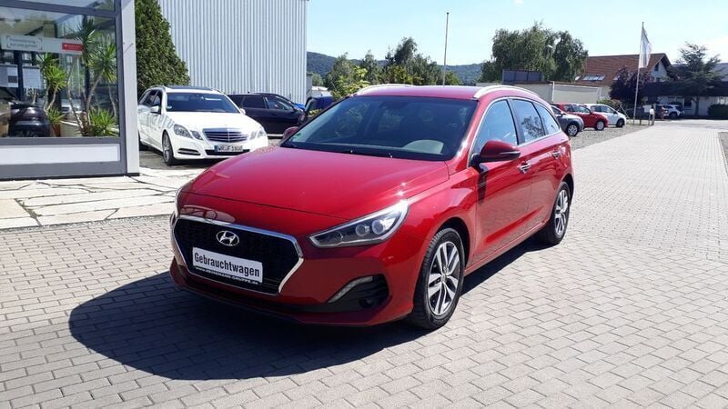 Fiery red / mic (metallic) Gebraucht 2019 Hyundai i30 Trend Kombi | 14.990 € (Fairer Preis) - Bild 1/4