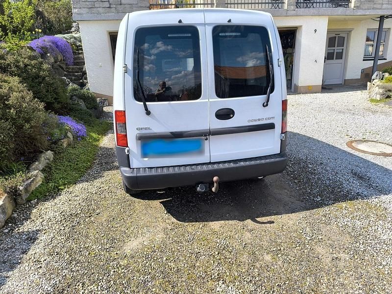 Second-hand Opel Combo 75 CP (55 kW) 2010 Alb Monovolum