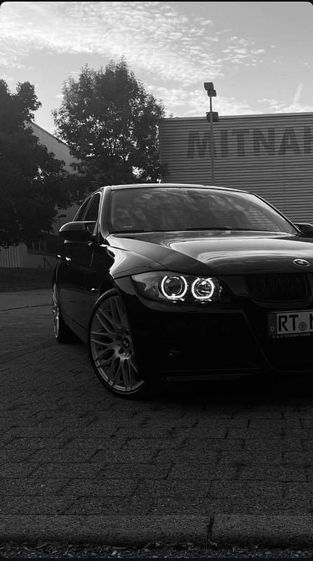 Silber Gebraucht 2008 BMW 325 Sport Line Limousine | 10.500 € - Bild 1/4