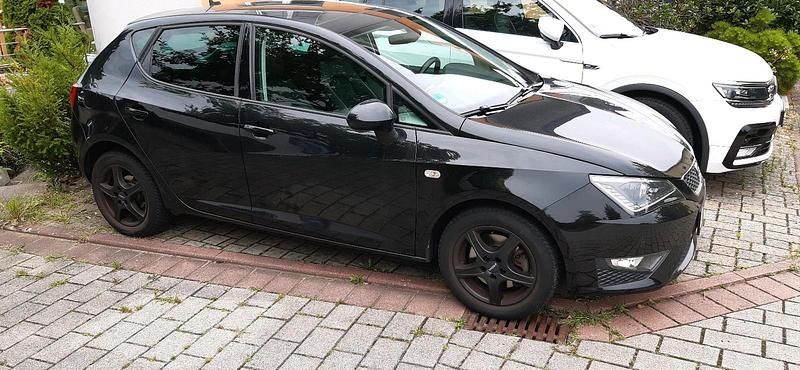 Schwarz Gebraucht 2017 Seat Ibiza ST FR Kombi | 11.599 € - Bild 1/4