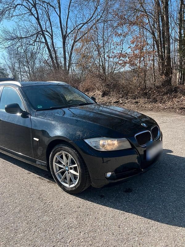 Gebraucht BMW 320 184 PS (135 kW) 2011 Schwarz Kombi