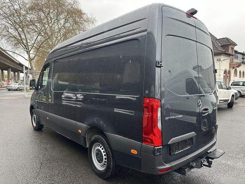 Gebraucht Mercedes Sprinter 170 PS (125 kW) 2025 Grau Van