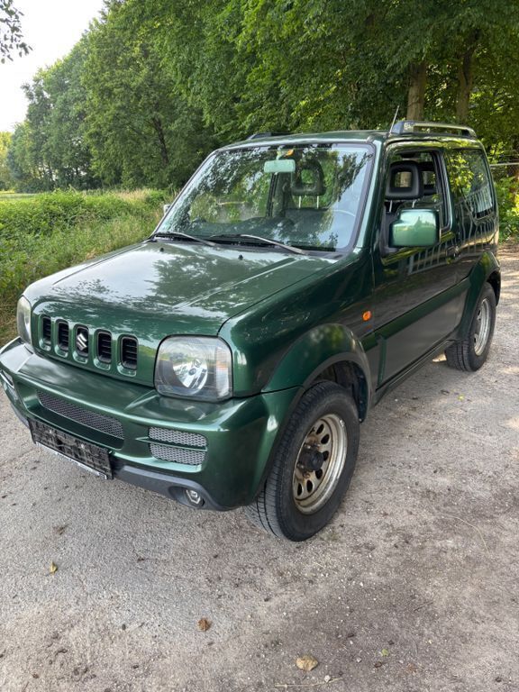 Grün Gebraucht 2009 Suzuki Jimny SUV | 9.399 € (Fairer Preis) - Bild 1/4