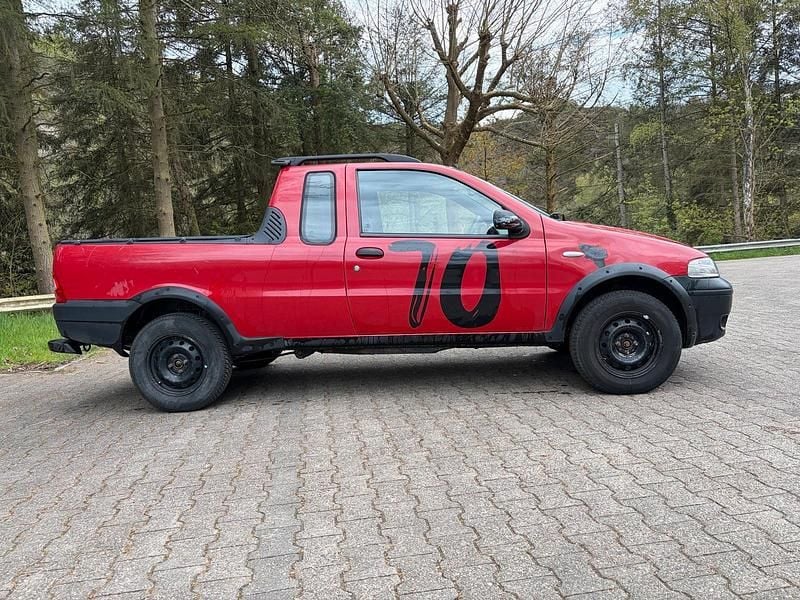 Second-hand Fiat Strada 2004 Roșu Pickup