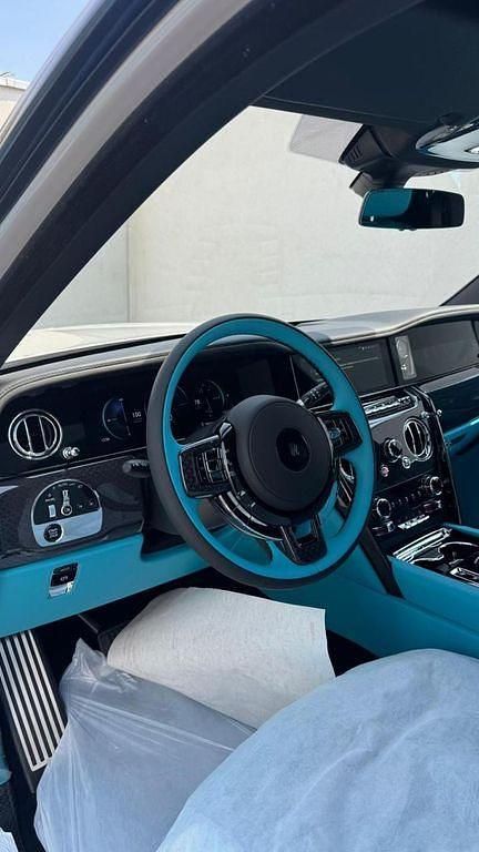 Neu Rolls Royce Cullinan 600 PS (441 kW) 2026 Tempest grey SUV