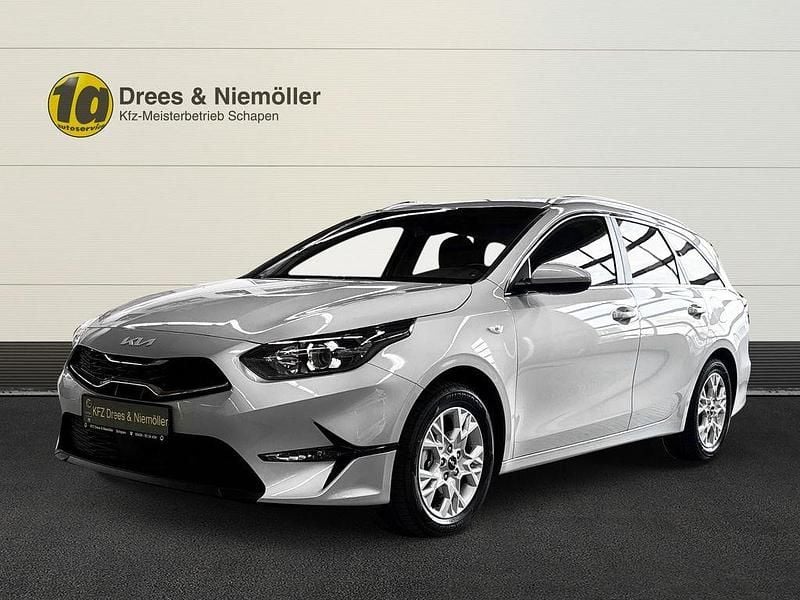 Silber Gebraucht 2024 Kia Ceed Kombi | 24.990 € (Superpreis) - Bild 1/4