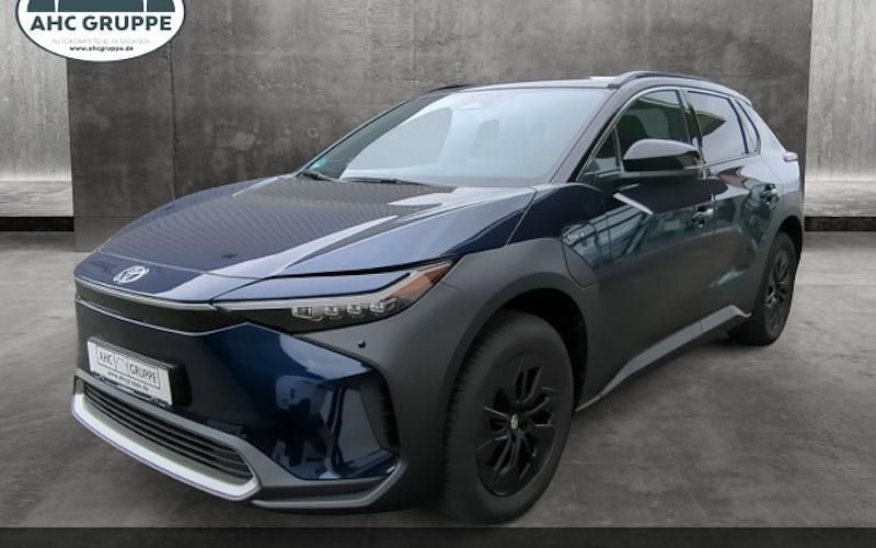 Blau Gebraucht 2025 Toyota bZ4X Lounge SUV | 44.890 € (Teuer) - Bild 1/4