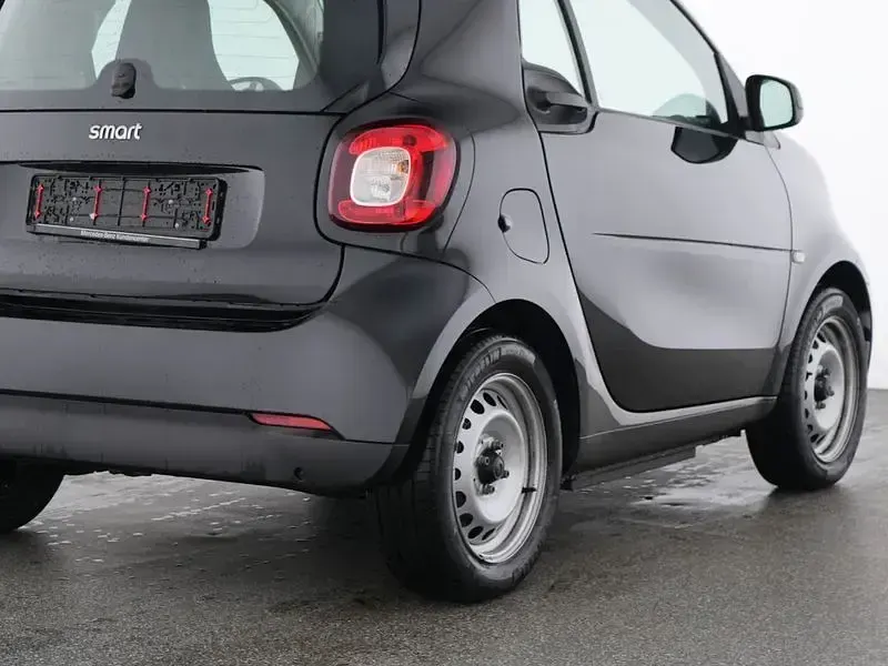 Gebraucht Smart ForTwo Electric Drive 41 kW (56 PS) 2024 Bodypanels in black Coupé