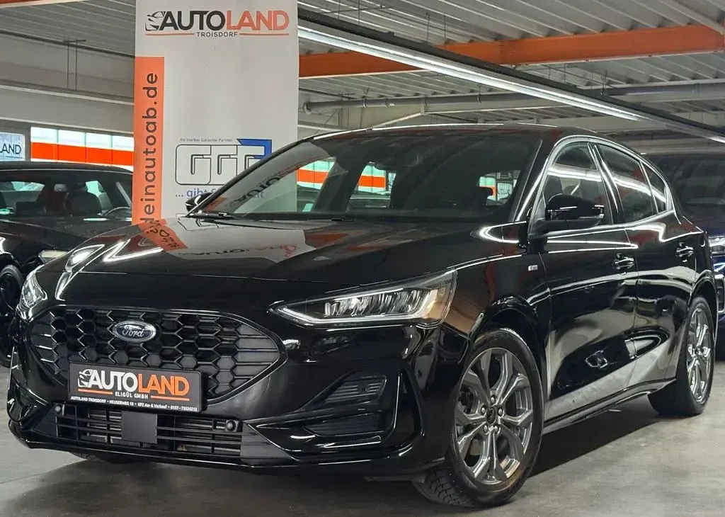 Używany Ford Focus ST-Line 125 KM (91 kW) 2023 Czarny Sedan/Limuzyna