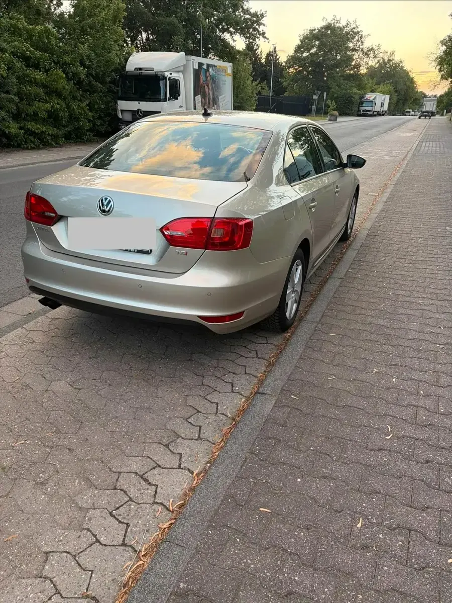 Gebraucht VW Jetta 122 PS (89 kW) 2013 Limousine