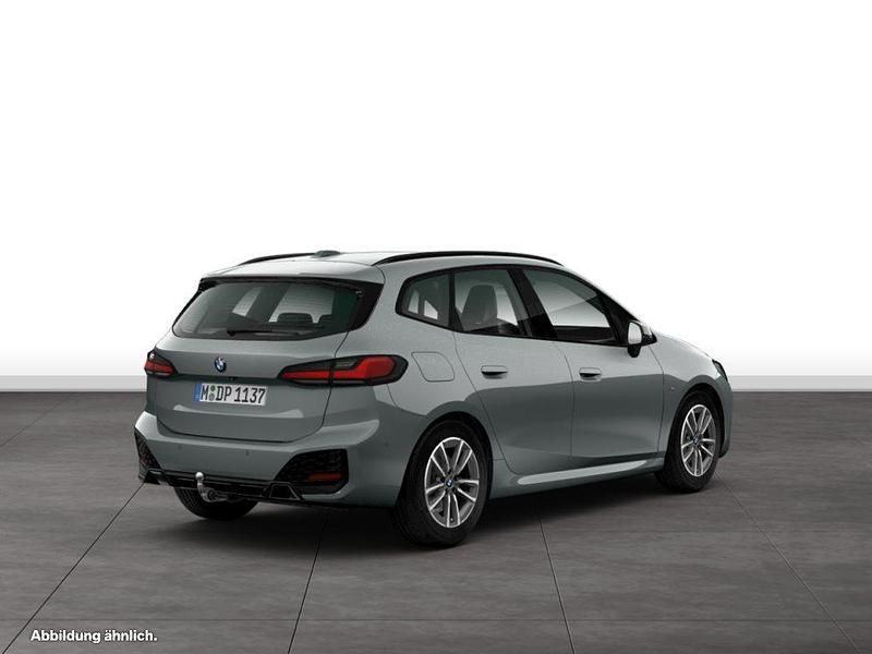 Gebraucht BMW 220 Active Tourer M Sport 150 PS (110 kW) 2025 Grau Van / Kleinbus