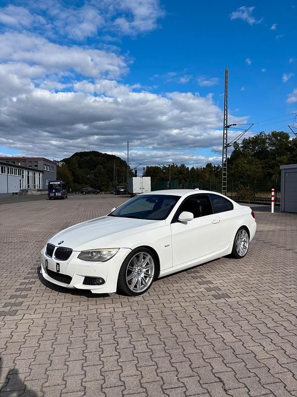 Weiß Gebraucht 2010 BMW 335 M Sport Coupé | 14.000 € (Fairer Preis) - Bild 1/4