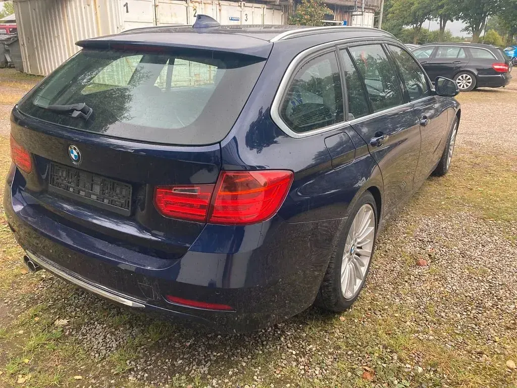 Gebraucht BMW 330 Performance 258 PS (189 kW) 2014 Blau Kombi