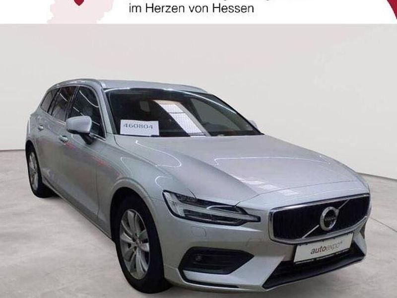 Bright silbermetallic Gebraucht 2022 Volvo V60 Momentum Kombi | 27.990 € (Guter Preis) - Bild 1/4