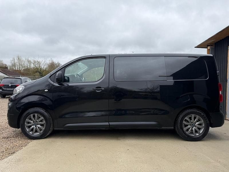 Usado Peugeot Expert 95 CV (69 kW) 2017 Negro Van