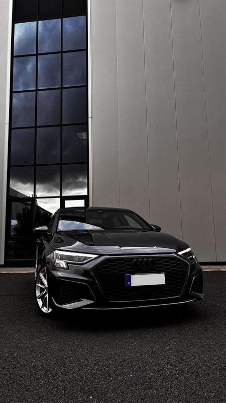 Schwarz Gebraucht 2022 Audi A3 S-Line Limousine | 29.600 € (Etwas zu teuer) - Bild 1/4