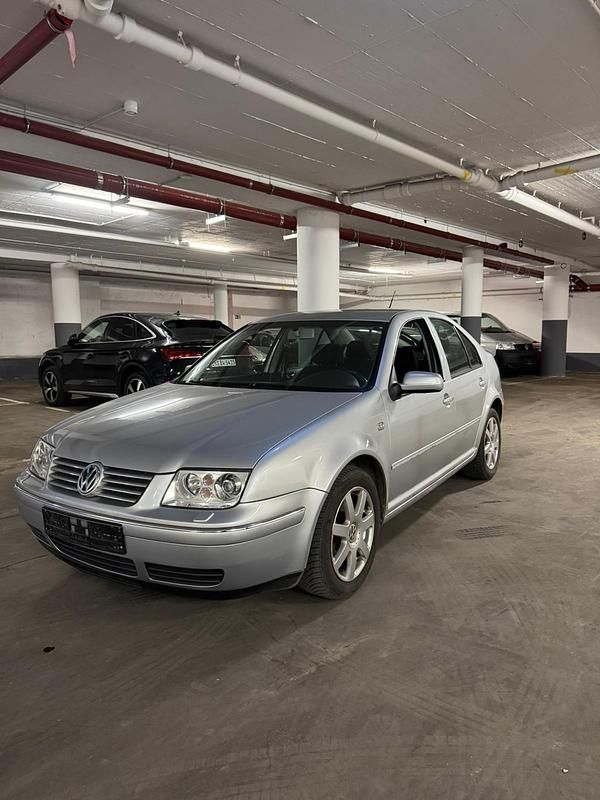 Silber Gebraucht 2003 VW Bora Limousine | 3.750 € (Etwas zu teuer) - Bild 1/4