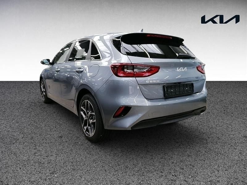 Gebraucht Kia Ceed 140 PS (102 kW) 2025 Silber Kleinwagen