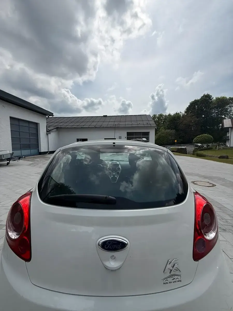 Gebraucht Ford Ka 69 PS (50 kW) 2015 Weiß Kleinwagen