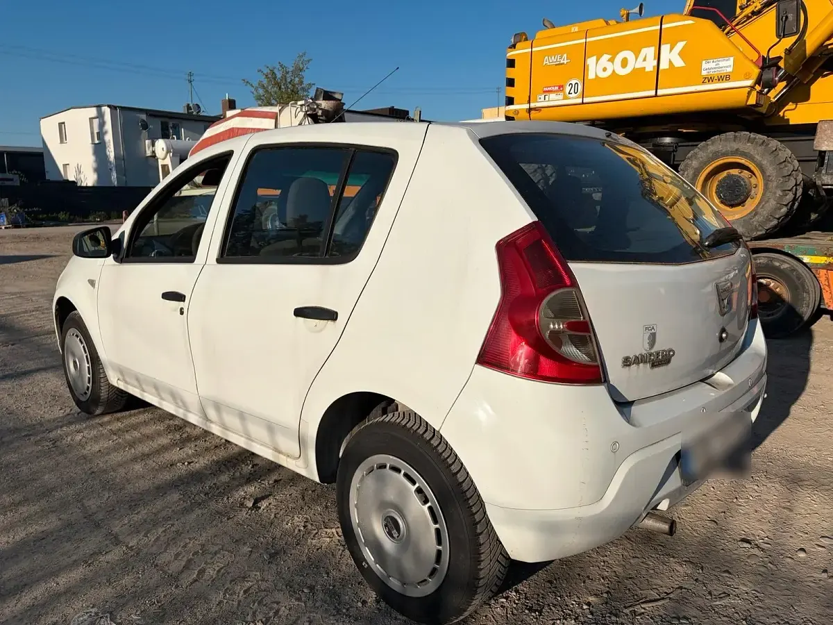 Gebraucht Dacia Sandero 75 PS (55 kW) 2009 Weiß Limousine