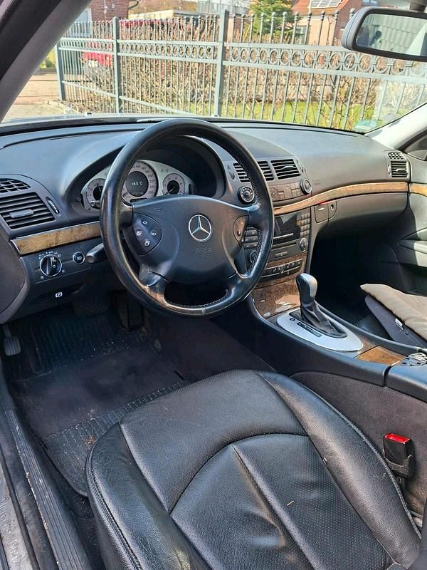 Gebraucht Mercedes E280 190 PS (139 kW) 2005 Silber Limousine