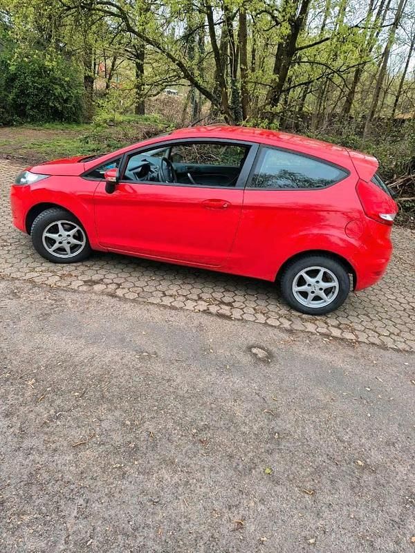 Gebraucht Ford Fiesta 60 PS (44 kW) 2009 Rot Kleinwagen