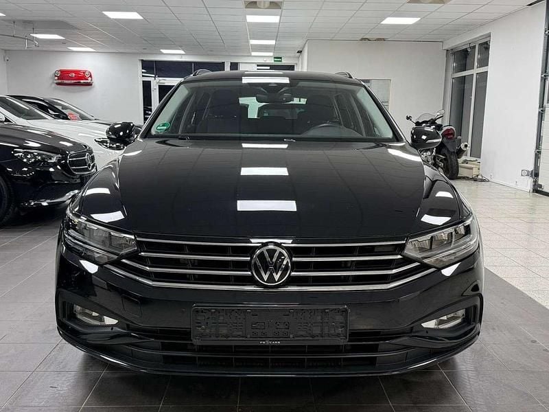 Gebraucht VW Passat Conceptline 200 PS (147 kW) 2021 Deep black perleffekt Kombi