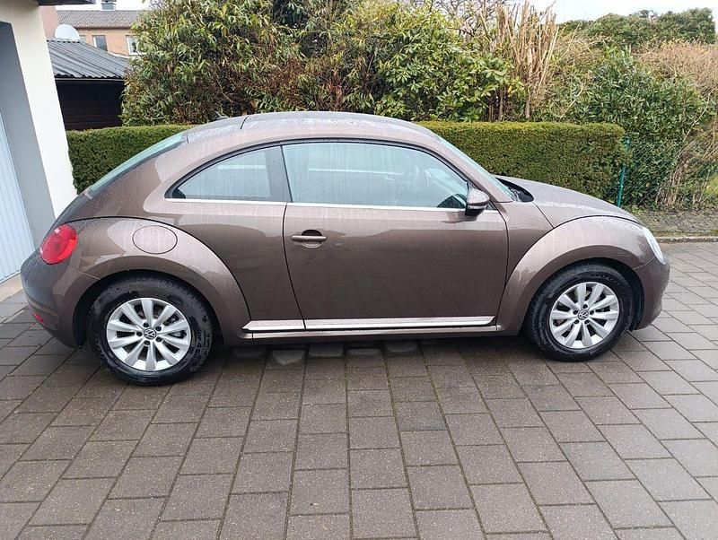 Gebraucht VW Beetle Design 105 PS (77 kW) 2014 Braun Kleinwagen